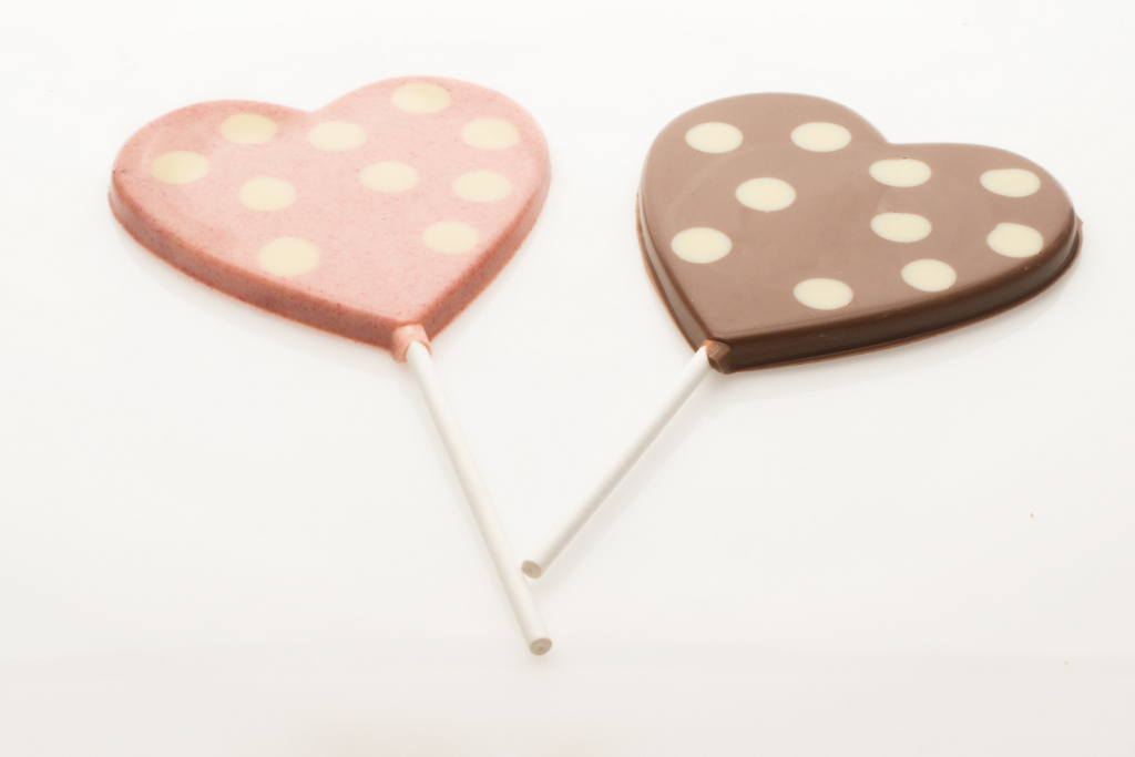 Milk Polka Dot Heart Lolly – 60g