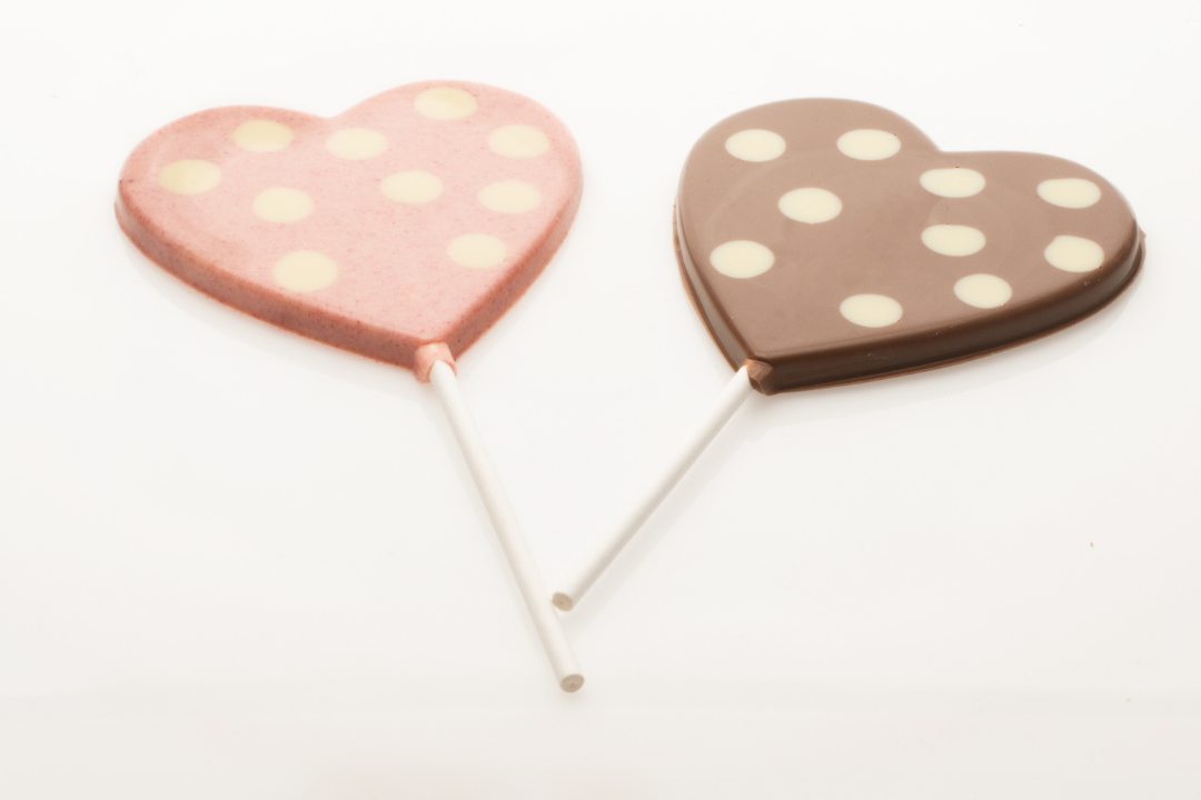 Milk Polka Dot Heart Lolly – 60g
